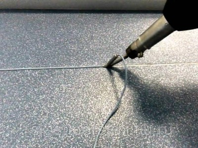 Спайка линолеума шнуром.